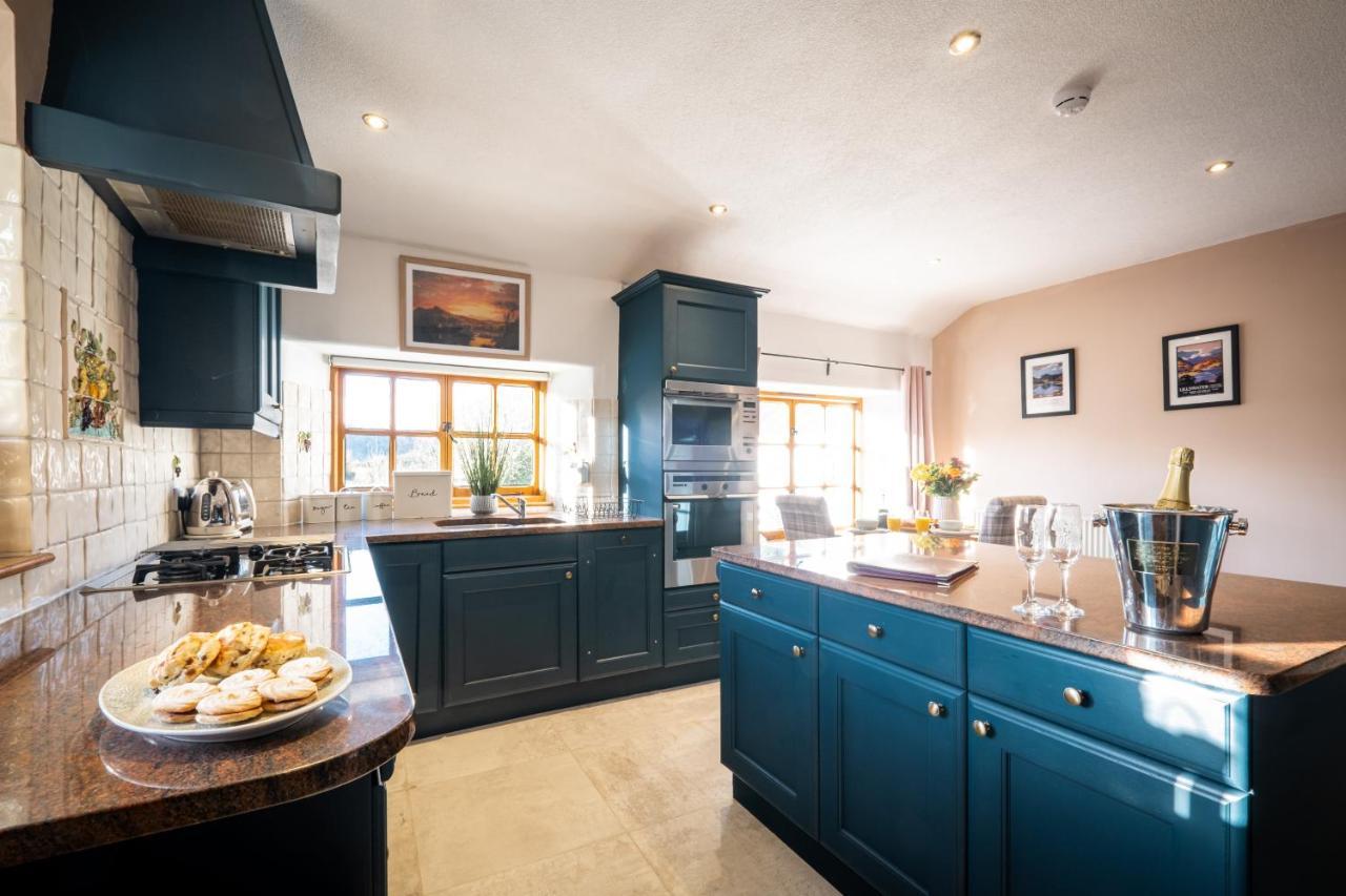 Stunning Cottage Grade 2 Listed With Parking And Hot Tub Bowness-on-Windermere Esterno foto