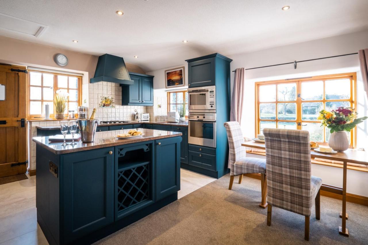 Stunning Cottage Grade 2 Listed With Parking And Hot Tub Bowness-on-Windermere Esterno foto