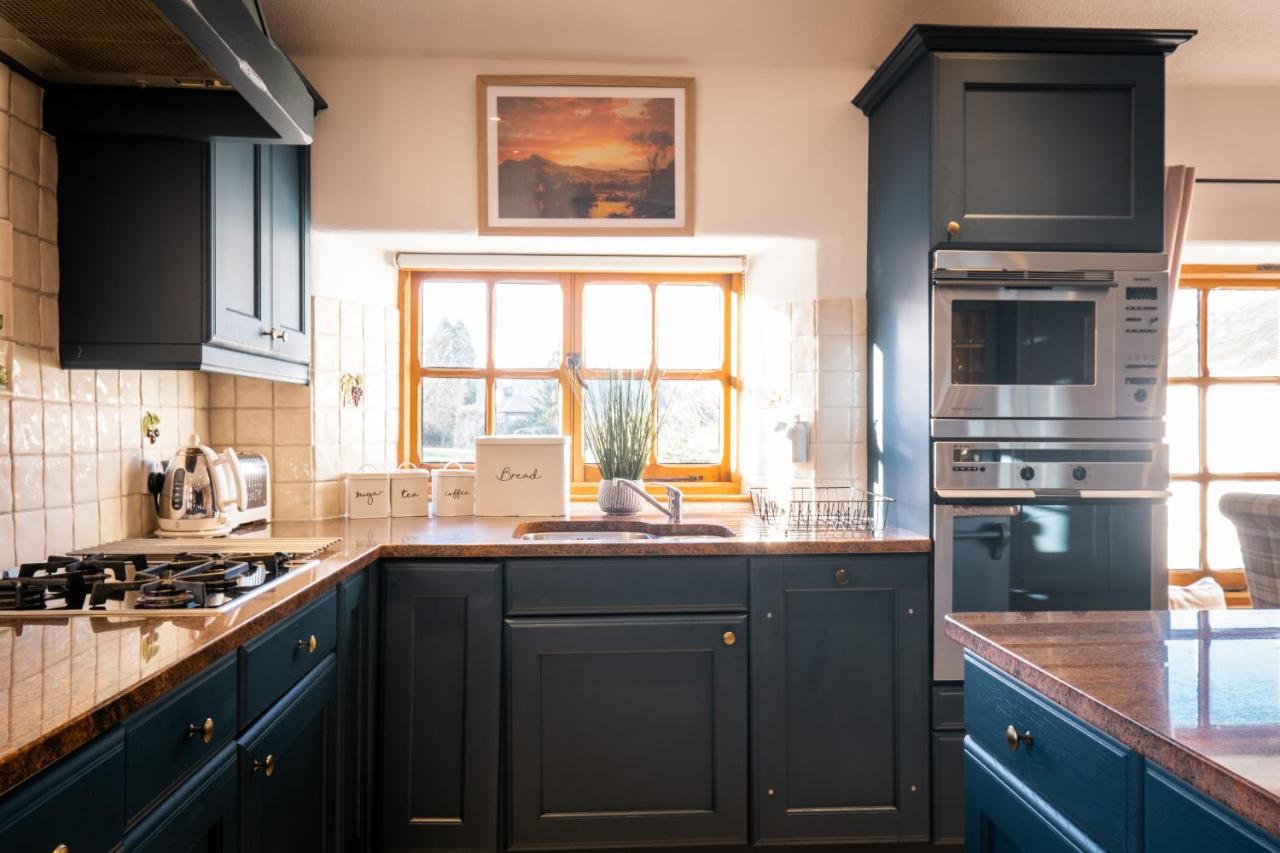Stunning Cottage Grade 2 Listed With Parking And Hot Tub Bowness-on-Windermere Esterno foto
