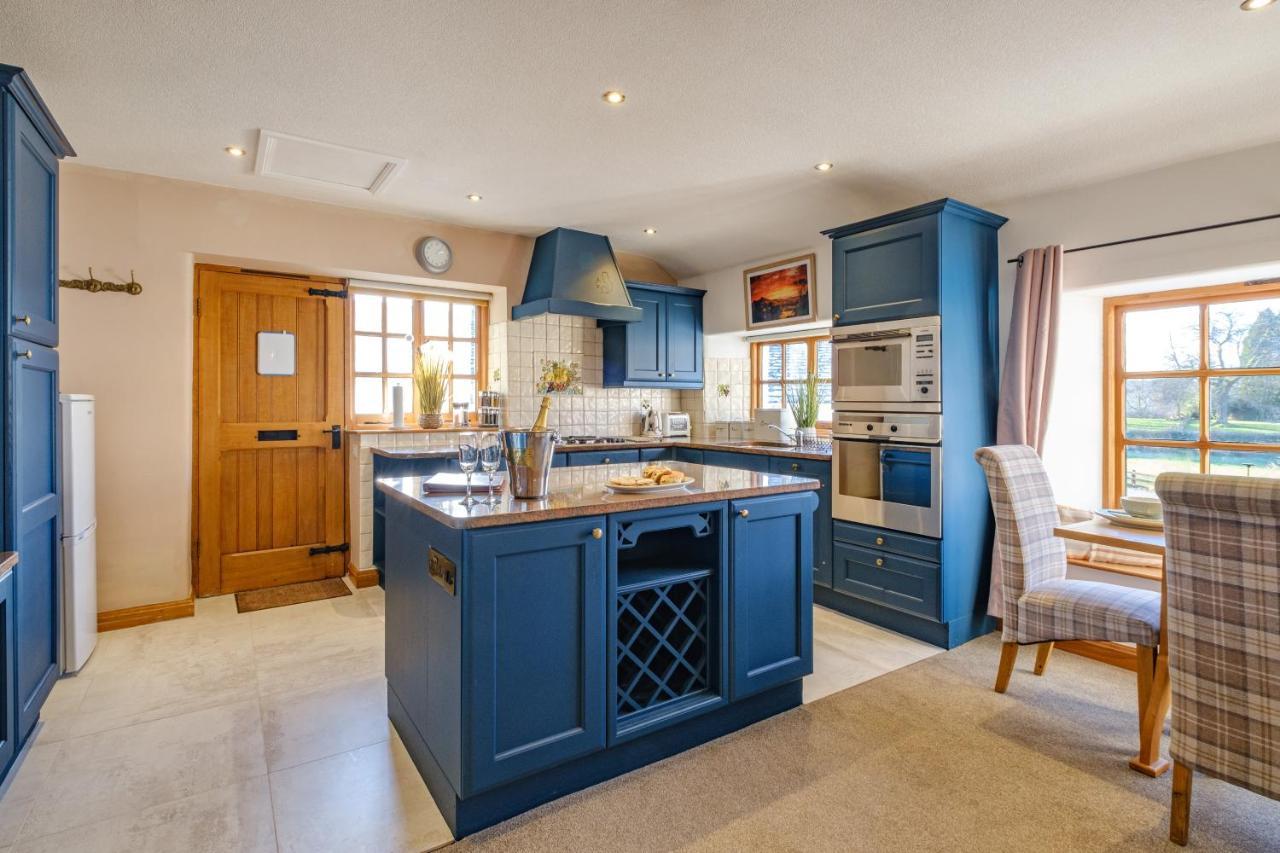 Stunning Cottage Grade 2 Listed With Parking And Hot Tub Bowness-on-Windermere Esterno foto