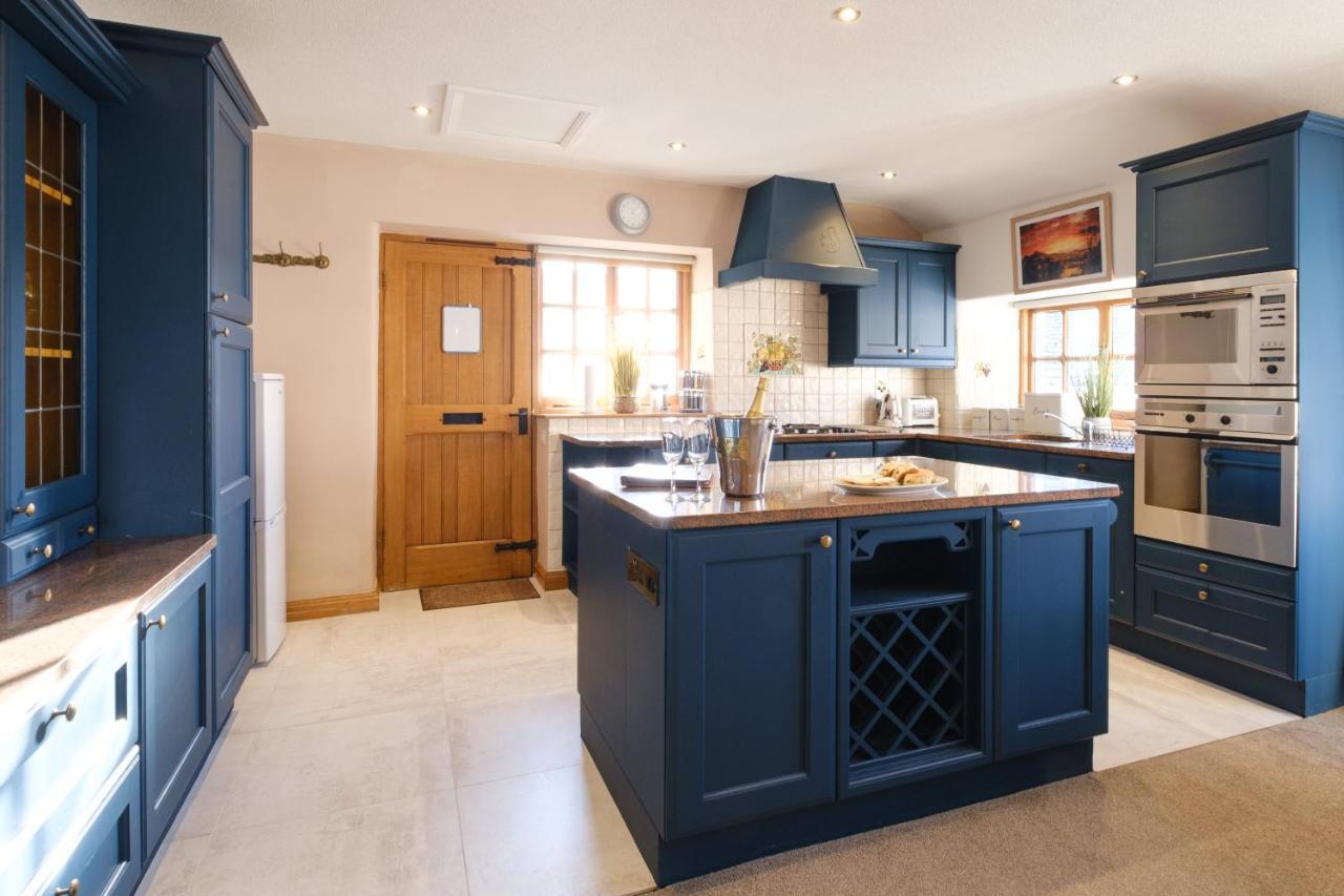 Stunning Cottage Grade 2 Listed With Parking And Hot Tub Bowness-on-Windermere Esterno foto