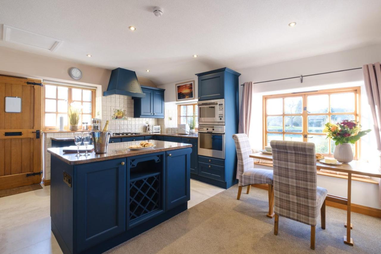 Stunning Cottage Grade 2 Listed With Parking And Hot Tub Bowness-on-Windermere Esterno foto