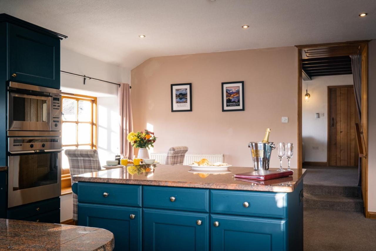 Stunning Cottage Grade 2 Listed With Parking And Hot Tub Bowness-on-Windermere Esterno foto