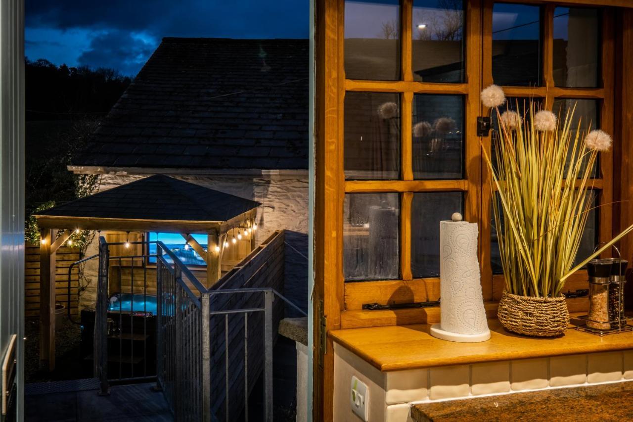 Stunning Cottage Grade 2 Listed With Parking And Hot Tub Bowness-on-Windermere Esterno foto