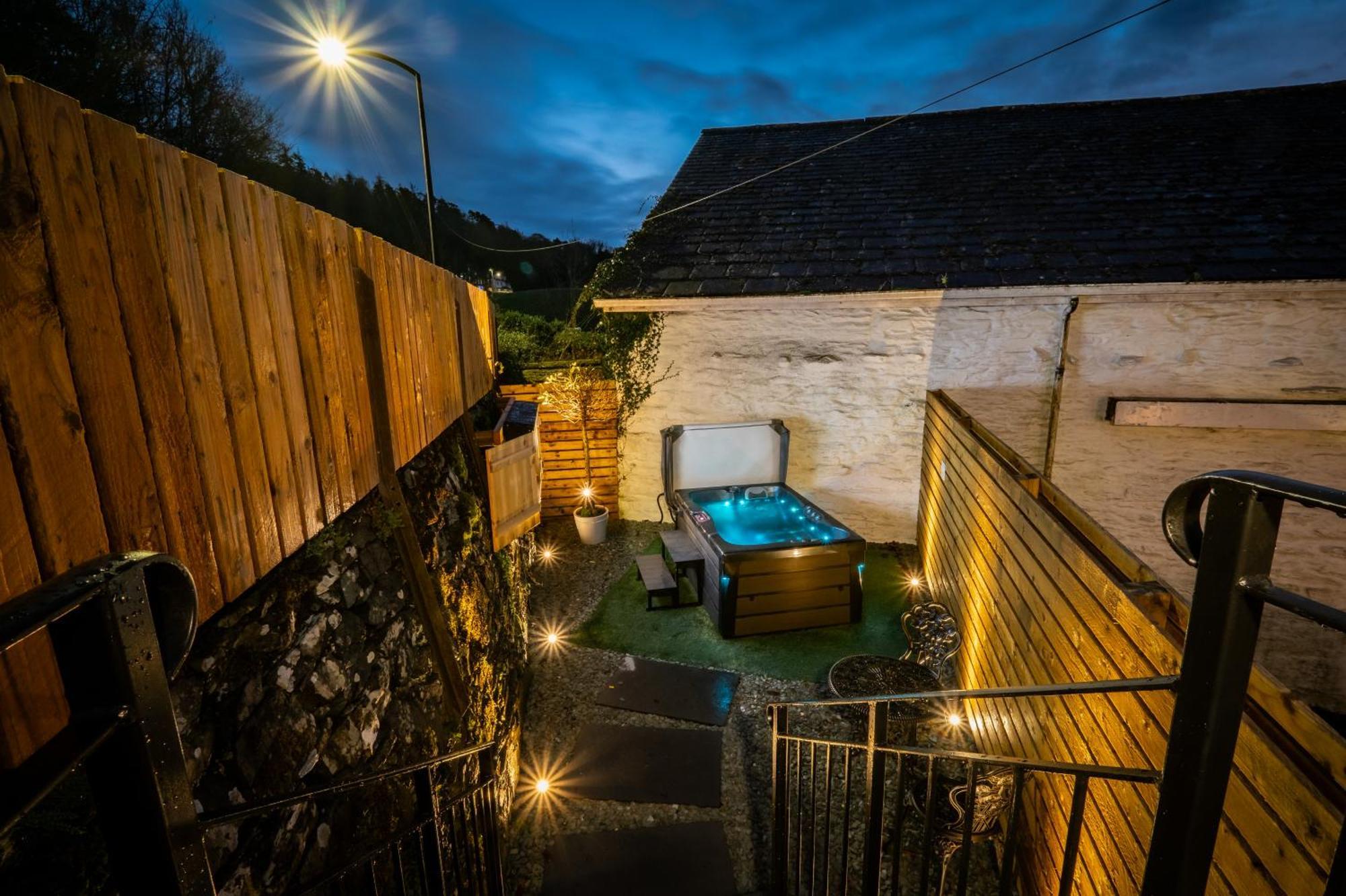 Stunning Cottage Grade 2 Listed With Parking And Hot Tub Bowness-on-Windermere Esterno foto