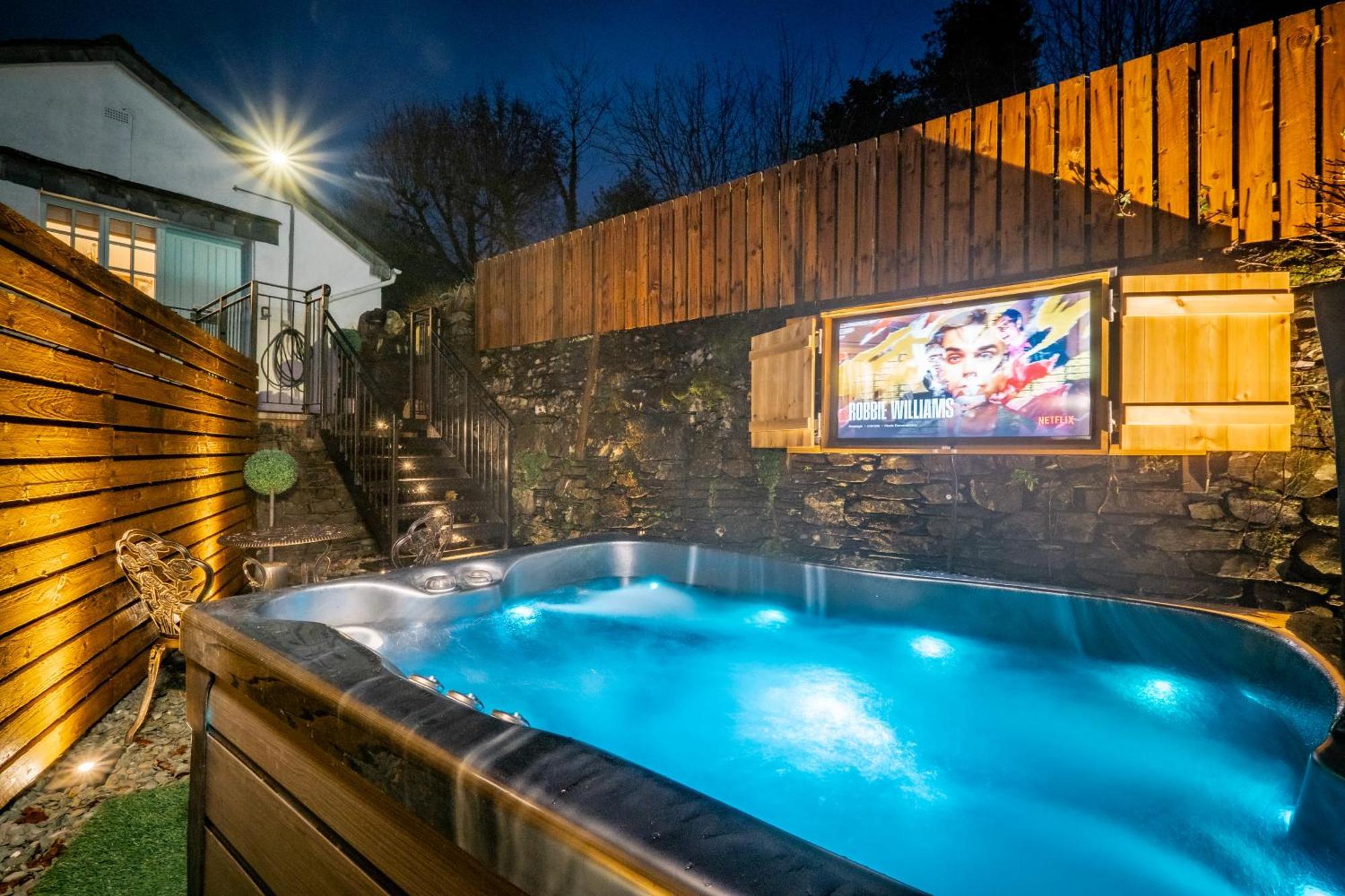 Stunning Cottage Grade 2 Listed With Parking And Hot Tub Bowness-on-Windermere Esterno foto