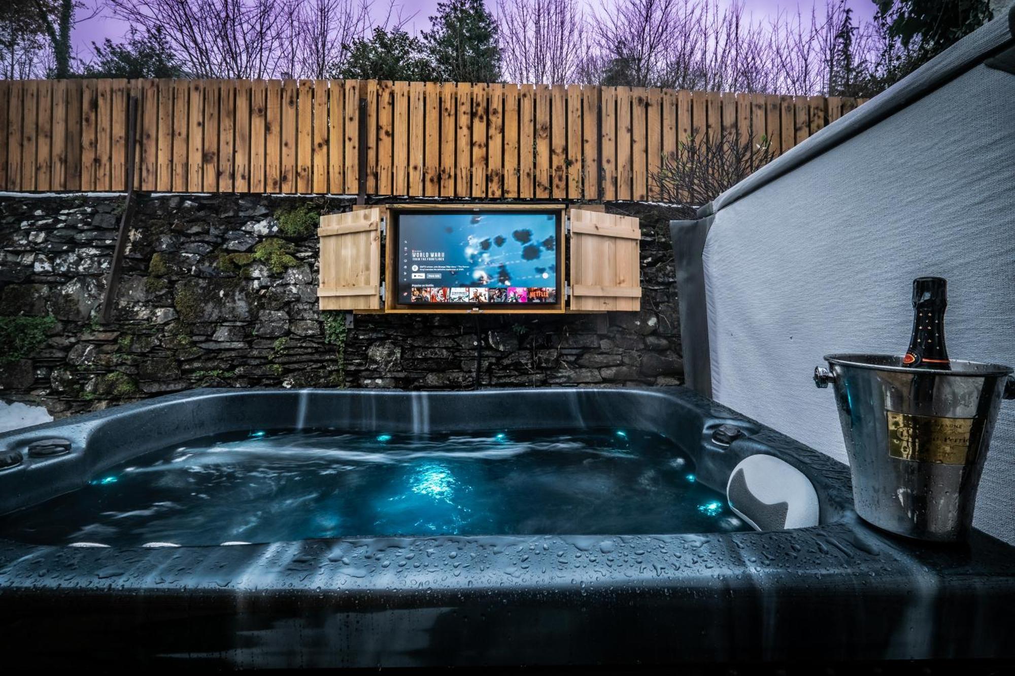 Stunning Cottage Grade 2 Listed With Parking And Hot Tub Bowness-on-Windermere Esterno foto