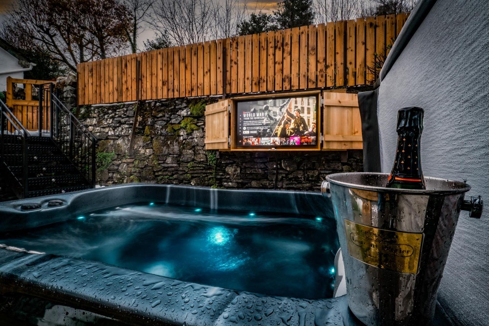 Stunning Cottage Grade 2 Listed With Parking And Hot Tub Bowness-on-Windermere Esterno foto